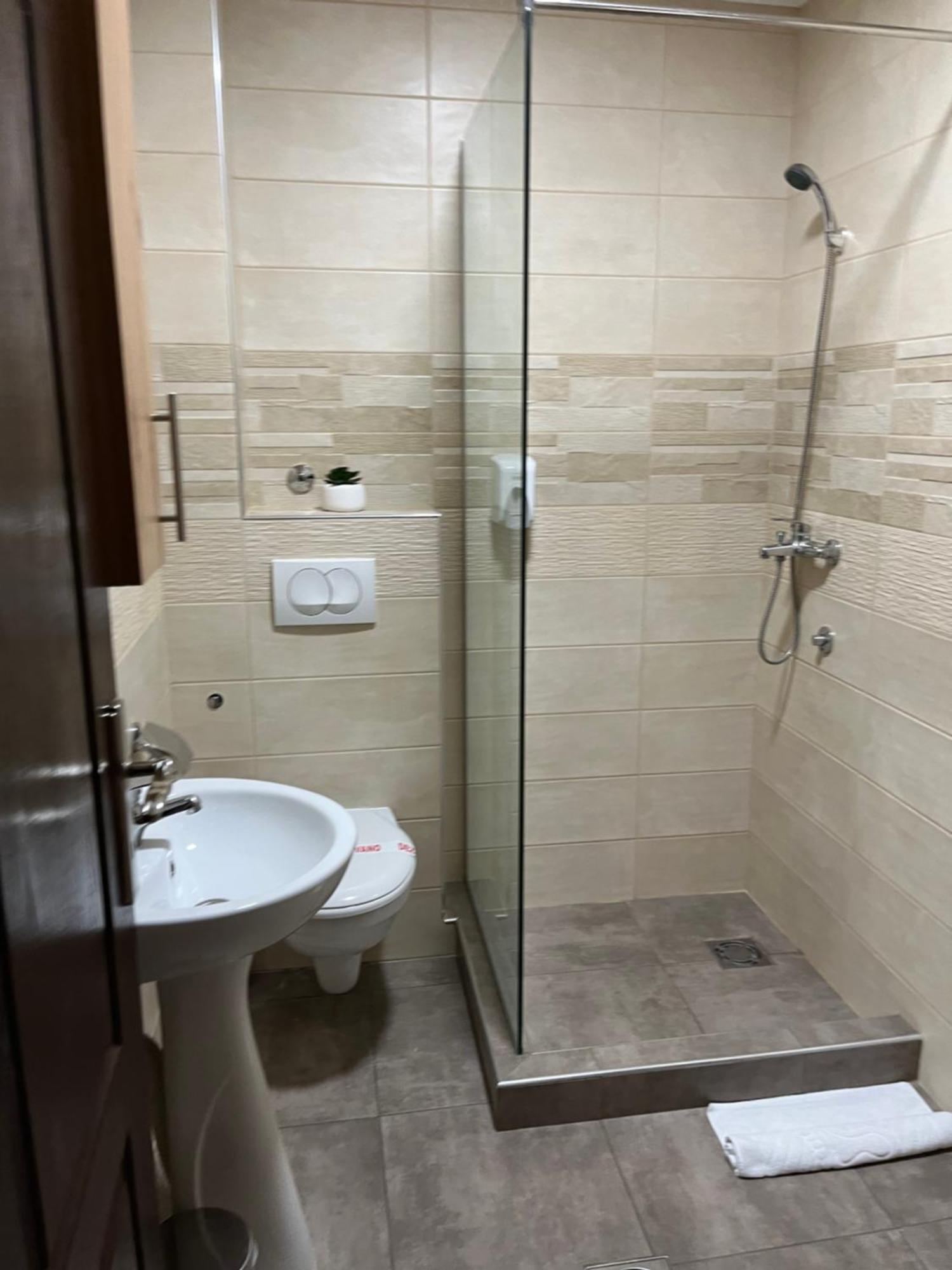 Airport Sky Apartments Lux 贝尔格莱德 外观 照片